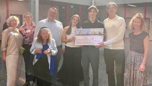 v.l.: Stefanie Dederichs (Planung), Sara Wiesemann (Koordination), Ingrid Hansen (Teilnehmerin), Johannes Sieben (Schulleiter), Jale, Luka, Lenny, Corinna Blum (Koordination), © Caritas Köln
