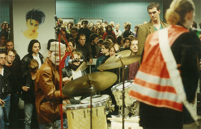 Georg Brandl (links) und Jochen Pape beim Eröffnungskonzert in der U-Bahn- Station Appellhofplatz. Foto: Mob Desi